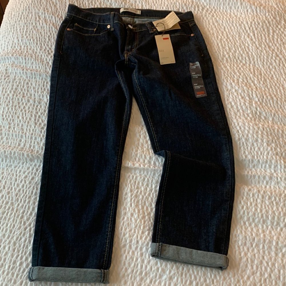 LEVIS, cropped skinny, NWT, size 11,. 30 waist, great style